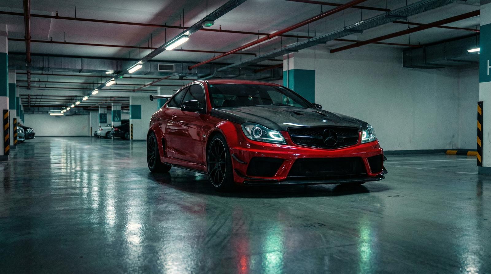 小优短视频改装视频 - AMG C63宽体改装视频演示